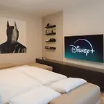 Luxury Sunny - Ac, Free Garage, Metro, Balcony, Ps5, 2nd Parking On Request * Prague