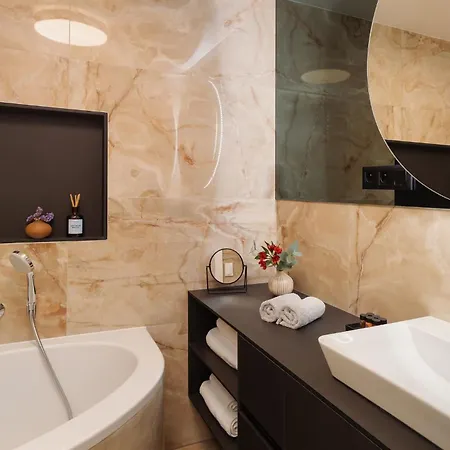 Luxury Sunny - Ac, Free Garage, Metro, Balcony, Ps5, 2nd Parking On Request Prag