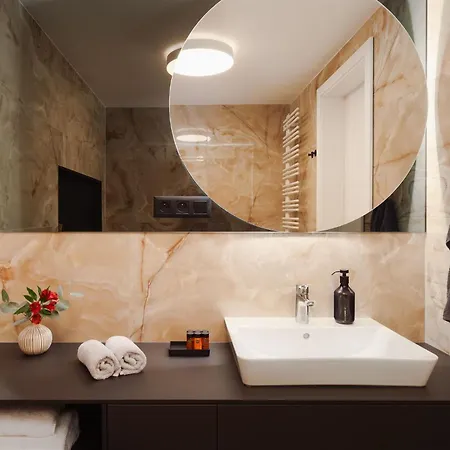 Luxury Sunny - Ac, Free Garage, Metro, Balcony, Ps5, 2nd Parking On Request *