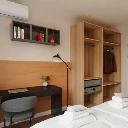 Apartament Luxury Sunny - Ac, Free Garage, Metro, Balcony, Ps5, 2nd Parking On Request Praga