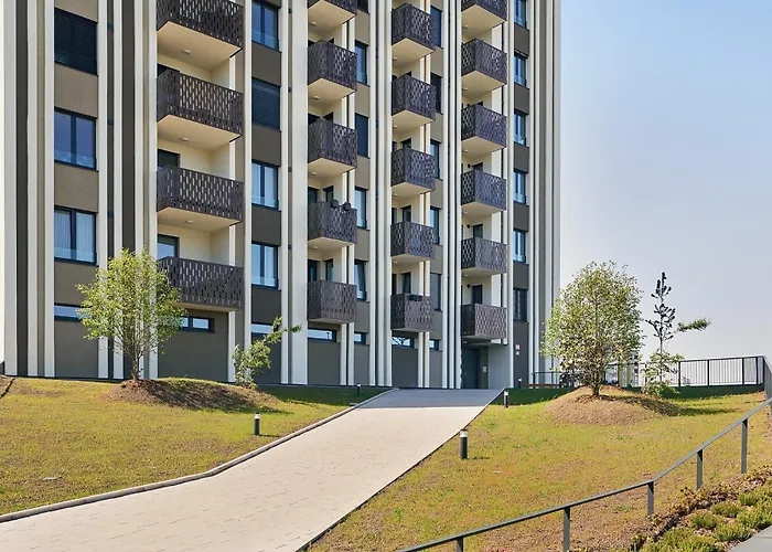 Luxury Sunny - Ac, Free Garage, Metro, Balcony, Ps5, 2nd Parking On Request Praga