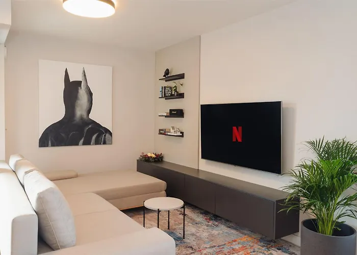 Luxury Sunny - Ac, Free Garage, Metro, Balcony, Ps5, 2nd Parking On Request Apartament Praga