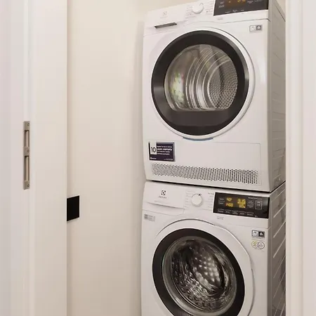 Luxury Sunny - Ac, Free Garage, Metro, Balcony, Ps5, 2nd Parking On Request Apartment Prag