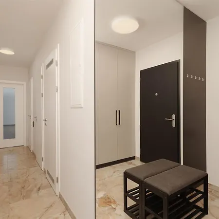 Luxury Sunny - Ac, Free Garage, Metro, Balcony, Ps5, 2nd Parking On Request
