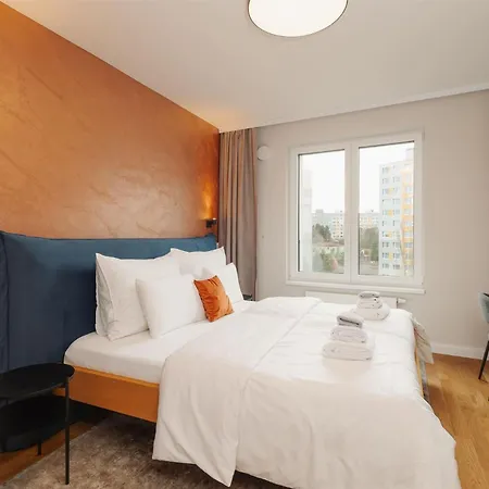 Luxury Sunny - Free Garage, Metro, Balcony, Ps5, 2nd Parking On Request