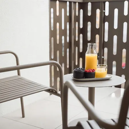 Luxury Sunny - Ac, Free Garage, Metro, Balcony, Ps5, 2nd Parking On Request Prag