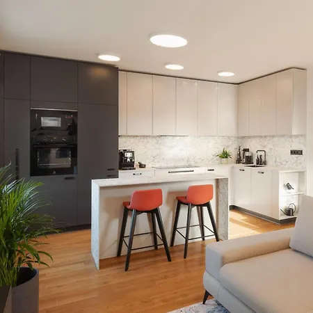 Luxury Sunny - Free Garage, Metro, Balcony, Ps5, 2nd Parking On Request Apartmán *
