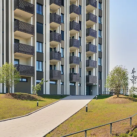 Luxury Sunny - Ac, Free Garage, Metro, Balcony, Ps5, 2nd Parking On Request Prag