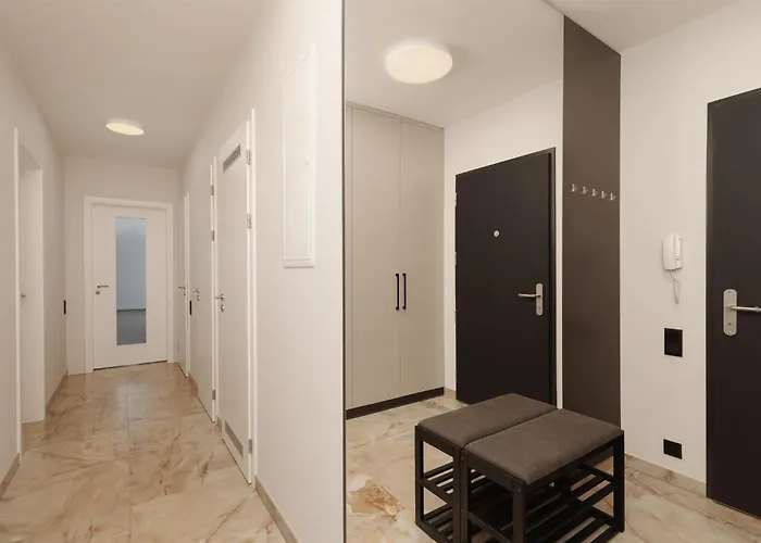 Luxury Sunny - Ac, Free Garage, Metro, Balcony, Ps5, 2nd Parking On Request