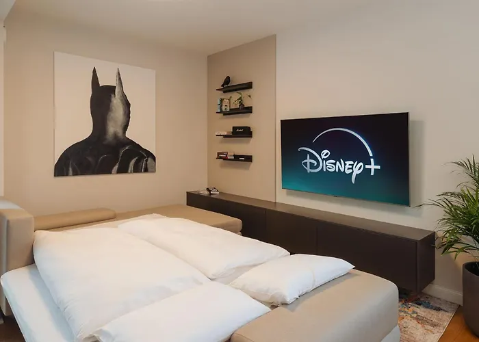 Luxury Sunny - Ac, Free Garage, Metro, Balcony, Ps5, 2nd Parking On Request * Прага