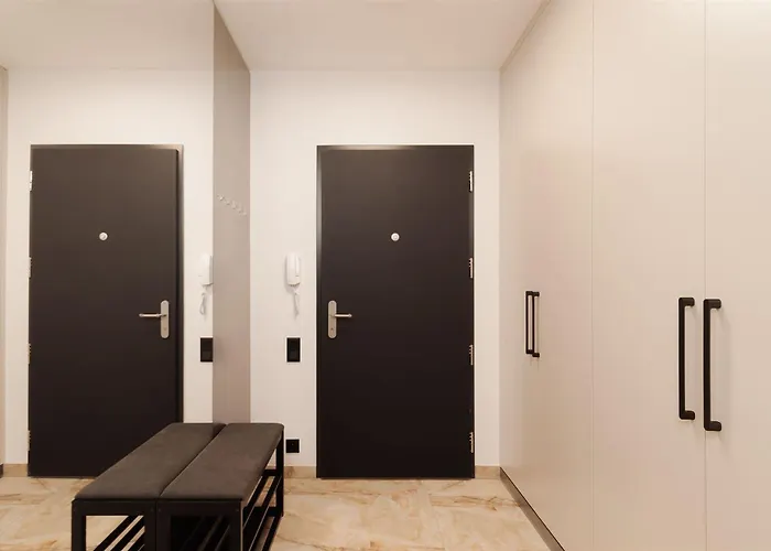 Luxury Sunny - Ac, Free Garage, Metro, Balcony, Ps5, 2nd Parking On Request * Прага