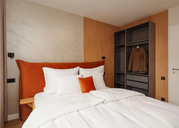 Luxury Sunny - Ac, Free Garage, Metro, Balcony, Ps5, 2nd Parking On Request Apartment *