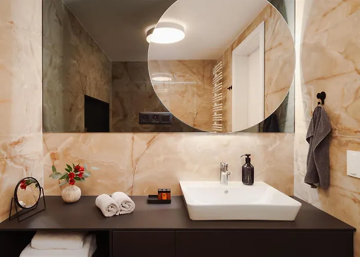 Luxury Sunny - Ac, Free Garage, Metro, Balcony, Ps5, 2nd Parking On Request *