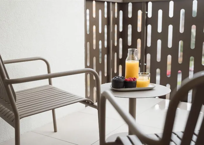 Luxury Sunny - Ac, Free Garage, Metro, Balcony, Ps5, 2nd Parking On Request Prag