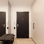 Luxury Sunny - Ac, Free Garage, Metro, Balcony, Ps5, 2nd Parking On Request * Prague